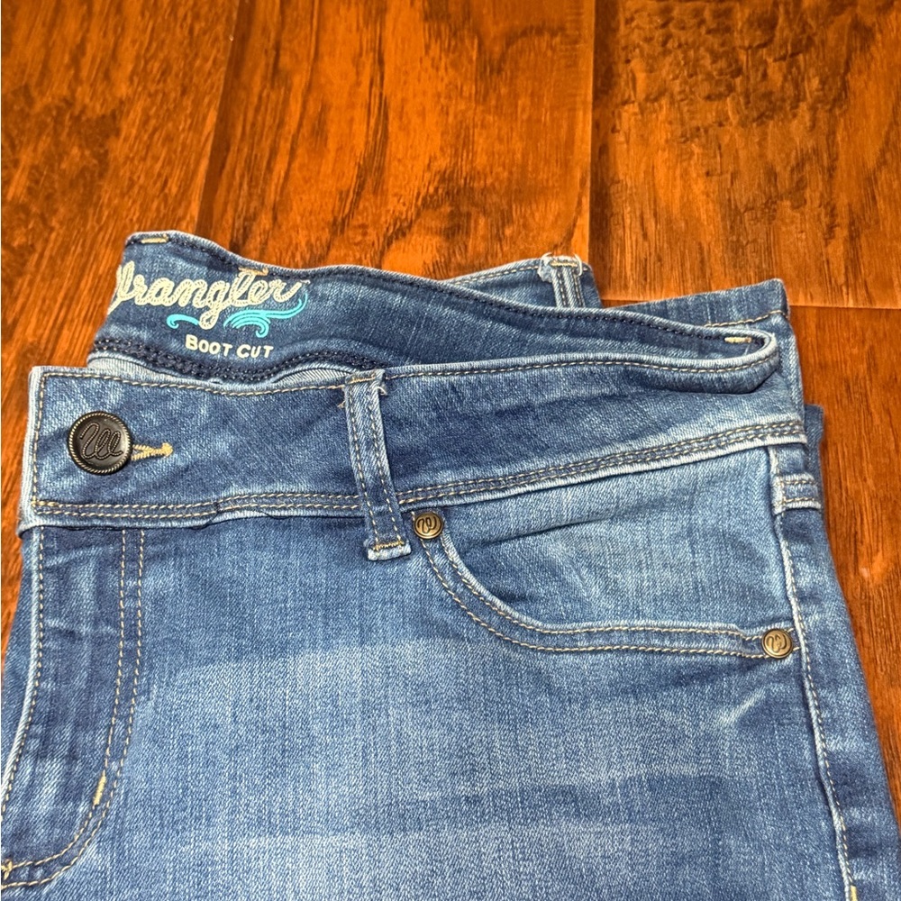 Wrangler Denim Jeans with Teal Accent - Boot Cut - Picture 2 of 6
